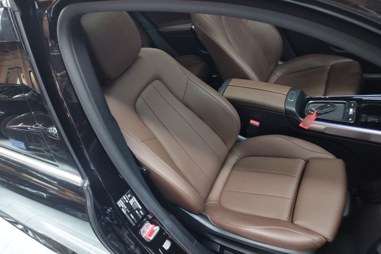 奔驰GLB 2024款 改款 GLB 220 时尚型局部细节41