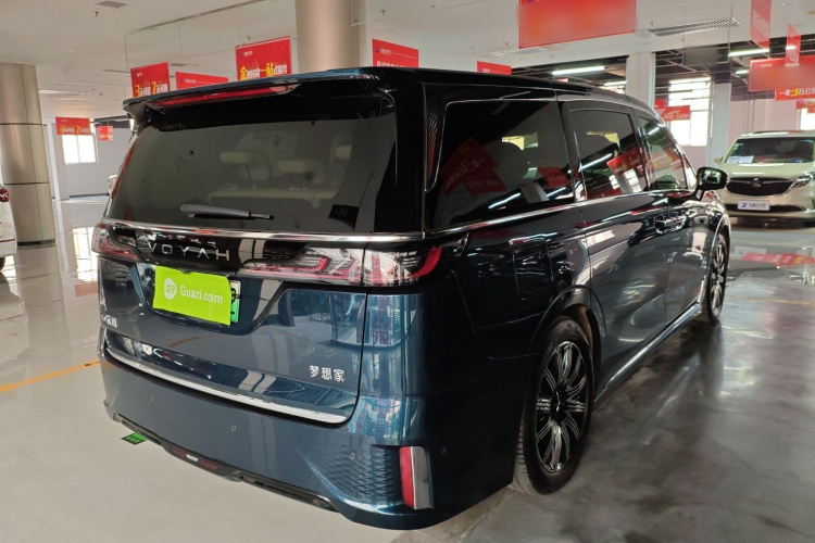 岚图汽车 岚图梦想家 2025款 EV 四驱旗舰鲲鹏版车身外观7