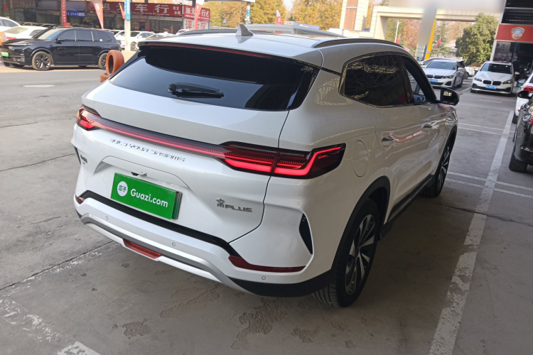 比亚迪 宋PLUS新能源 2023款 冠军版 EV 520KM 旗舰型车身外观7