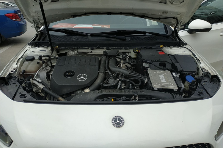 奔驰A级 2019款 A 200 L 运动轿车机舱底盘24