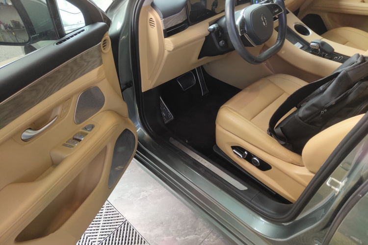 鸿蒙智行 问界M5 2022款 增程四驱旗舰版中控内饰7003