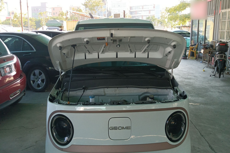 吉利银河 2024款 改款 熊猫mini 200km 龙腾版机舱底盘24