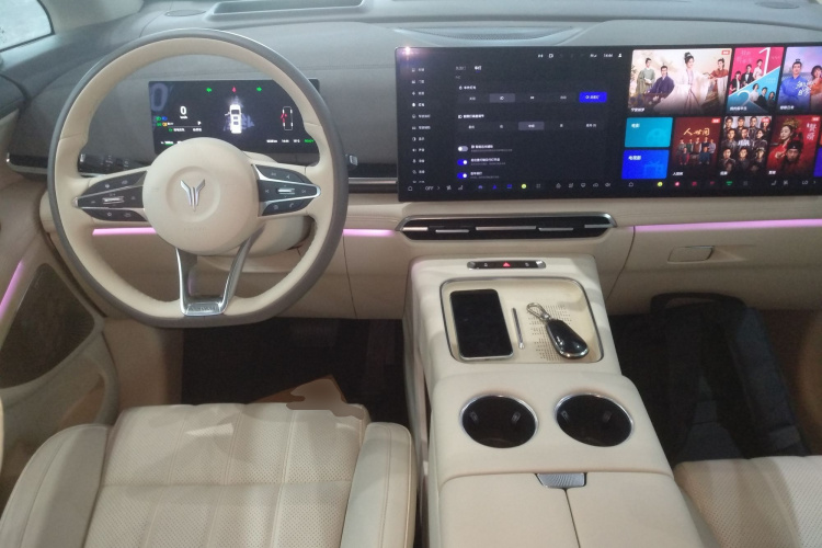 岚图汽车 岚图梦想家 2025款 PHEV 四驱尊贵鲲鹏版中控内饰7002