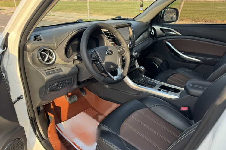 比亚迪 宋 2016款 盖世版 1.5TID 自动精英型中控内饰7002