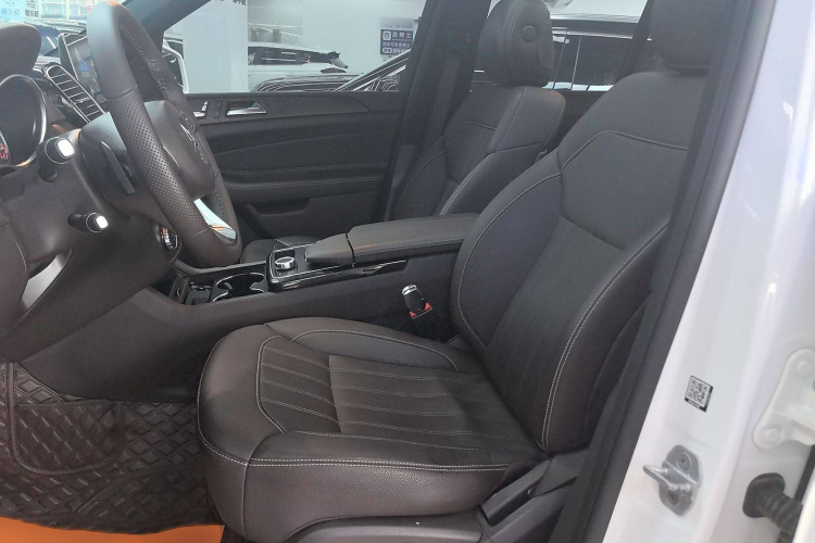 奔驰GLE 2017款 GLE 320 4MATIC 动感型局部细节19