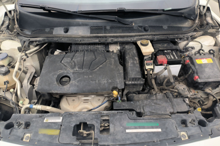 标致408 2014款 1.8L 自动豪华版机舱底盘24