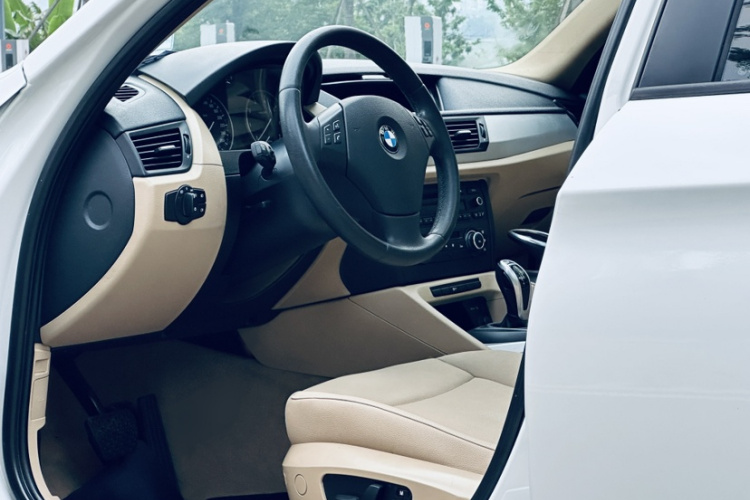 宝马X1 2012款 sDrive20i 领先型中控内饰7004