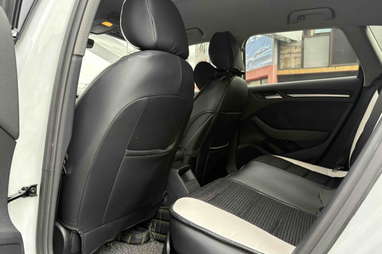 奥迪A3 2018款 30周年年型 Sportback 35 TFSI 进取型中控内饰7002