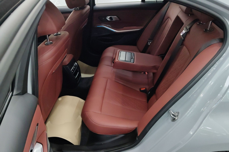 宝马3系 2025款 330i M运动曜夜套装中控内饰21