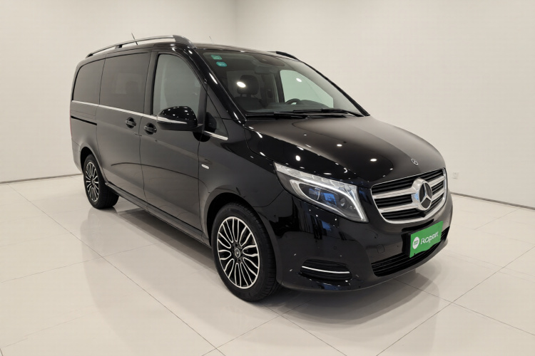 奔驰V级 2018款 V 260 尊贵版 国VI车身外观3