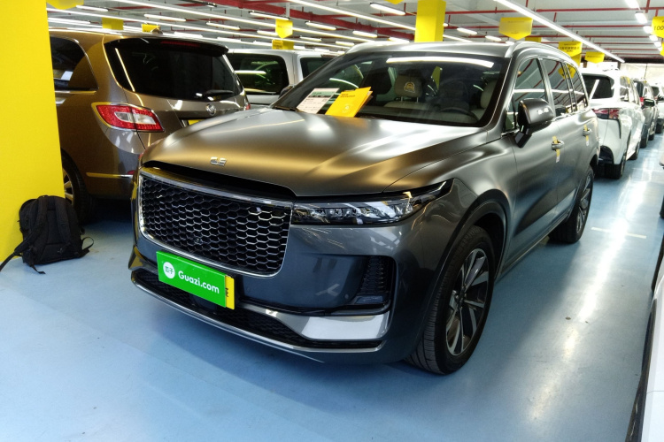 理想汽车 理想ONE 2021款 增程6座版车身外观1