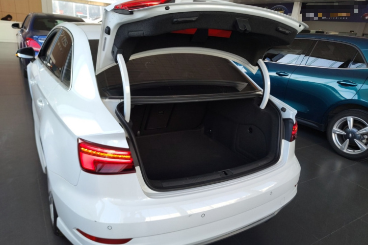 奥迪A3 2020款 Limousine 35 TFSI 时尚型 国VI机舱底盘23