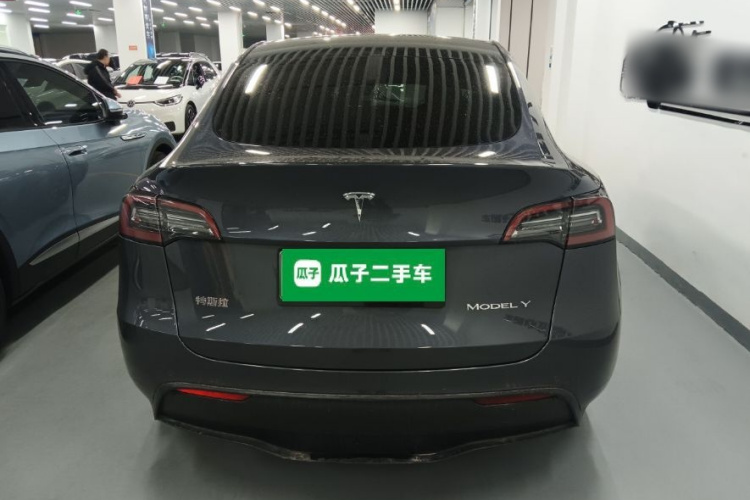 特斯拉 Model Y 2021款 长续航全轮驱动版 3D7车身外观6