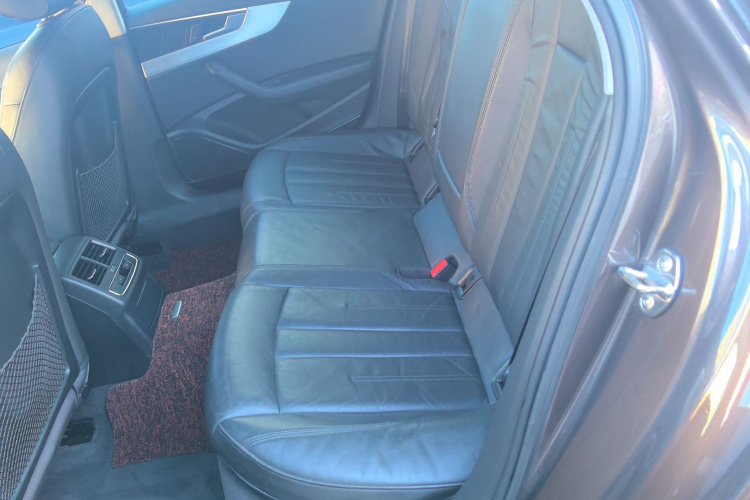 奥迪A4L 2018款 30周年年型 40 TFSI 时尚型中控内饰21