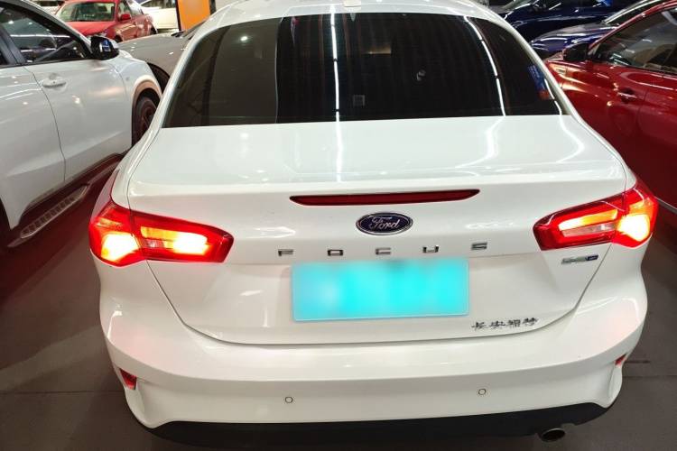 福特 福克斯 2019款 三厢 EcoBoost 180 自动锋潮型车身外观6004