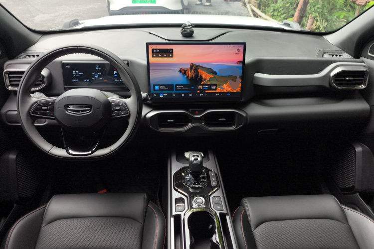 吉利汽车 吉利牛仔 2025款 1.5TD 潮玩版中控内饰12