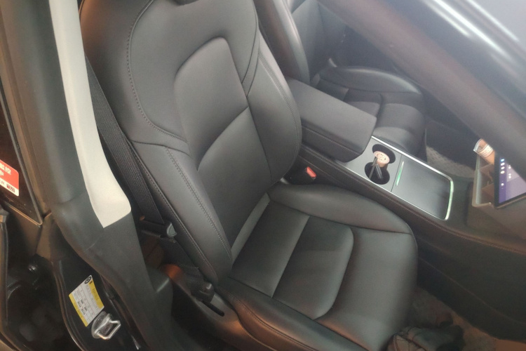 特斯拉 Model 3 2022款 Performance高性能全轮驱动版局部细节41