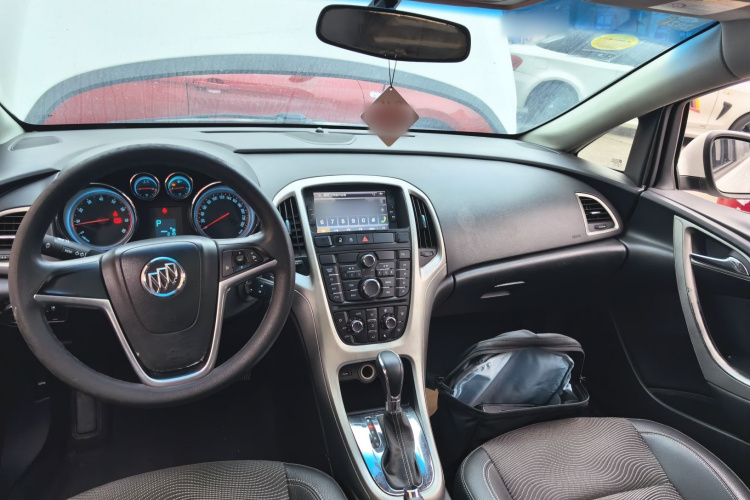 别克 英朗 2014款 XT 1.6L 自动时尚版中控内饰12