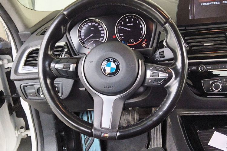 宝马1系 2021款 改款 120i M运动曜夜版中控内饰13