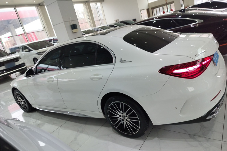 奔驰C级 2023款 C 260 L 运动版车身外观4