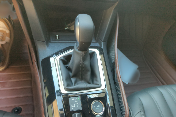 标致408 2024款 360THP 龘龘款 拉图版局部细节18