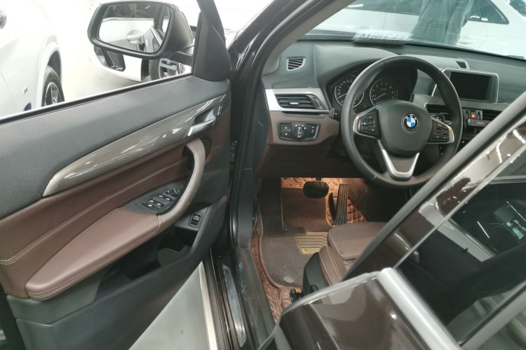 宝马X1 2018款 sDrive18Li 尊享型中控内饰20