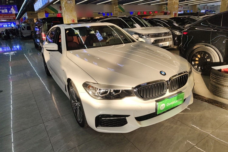 宝马5系 2018款 530Li xDrive M运动套装车身外观3