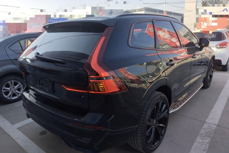 沃尔沃XC60新能源 2025款 插电式混动 长续航四驱智远极夜黑版车身外观7