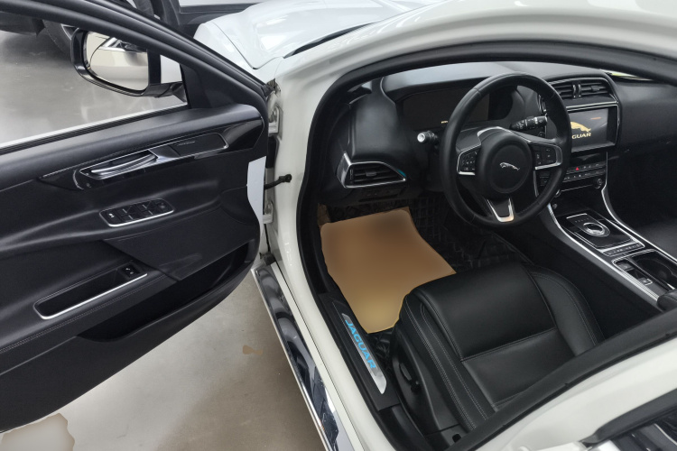 捷豹XEL 2019款 2.0T 200PS 尊享版中控内饰20