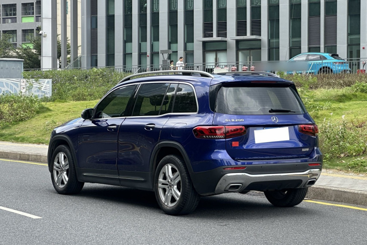 奔驰GLB 2020款 改款 GLB 200 动感型车身外观4