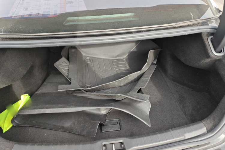 领克03 2019款 1.5TD DCT劲版 国VI机舱底盘23