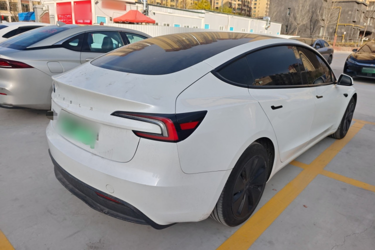 特斯拉 Model 3 2023款 后轮驱动版车身外观7