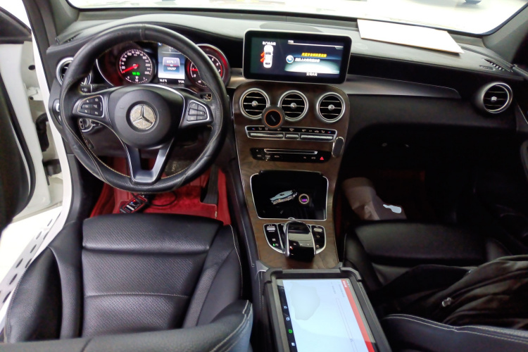 奔驰GLC 2017款 GLC 300 4MATIC 动感型中控内饰12