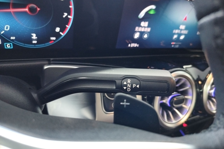 奔驰GLB 2023款 GLB 220 动感型局部细节18