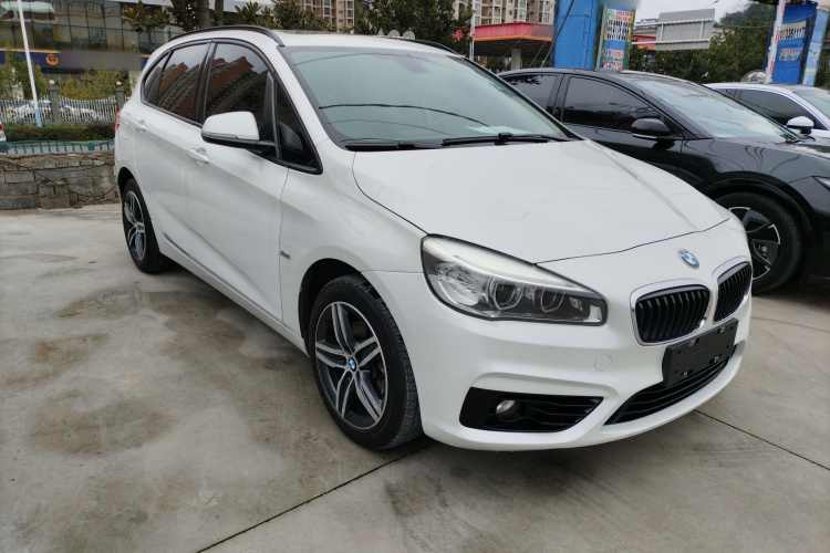 宝马2系旅行车 2016款 218i 运动设计套装车身外观6002