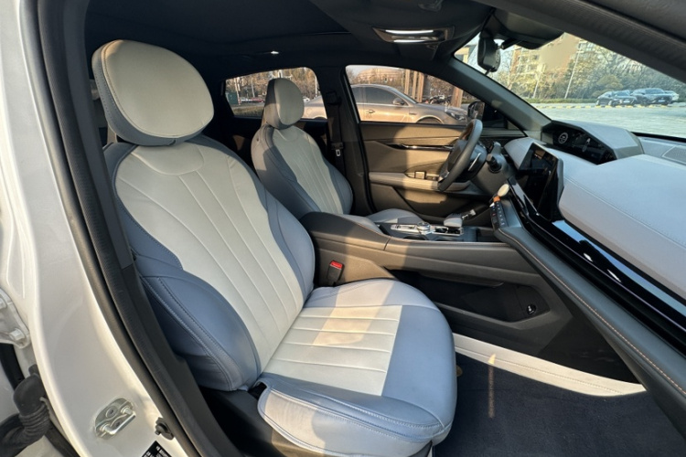 长安UNI-V 2022款 1.5T 尊贵型局部细节41