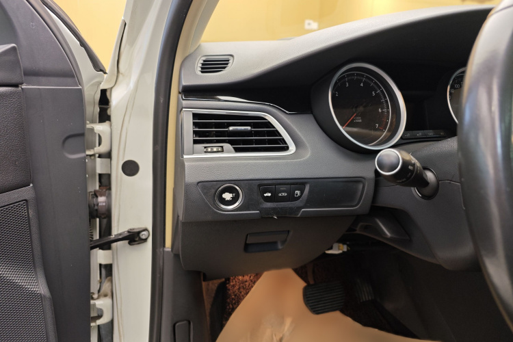 标致508 2013款 2.3L 两周年纪念 自动旗舰版中控内饰7003