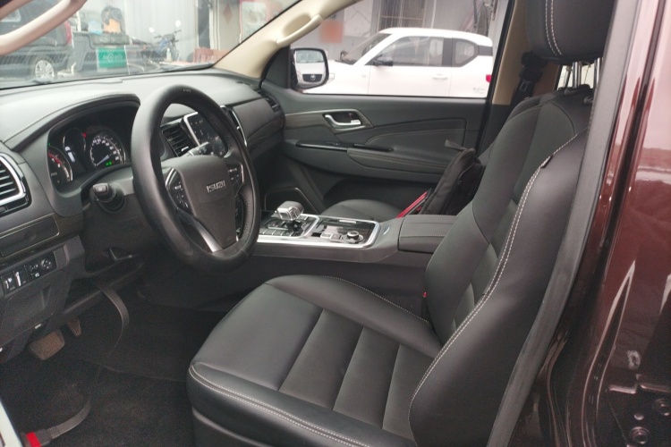 五十铃 mu-X牧游侠 2022款 2.0T 汽油自动四驱劲悦型 5座中控内饰19