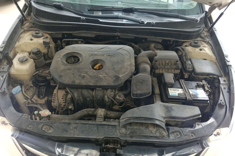 现代 索纳塔 2014款 2.0L 自动豪华版机舱底盘24