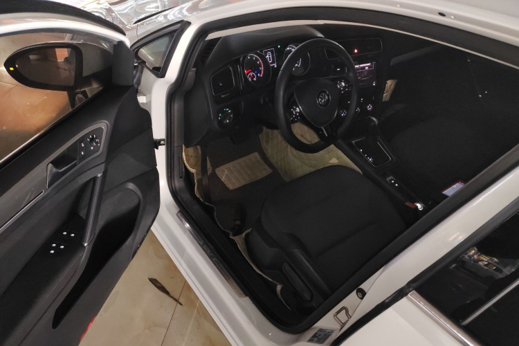 大众 高尔夫 2019款 1.6L 自动舒适型 国V中控内饰7003