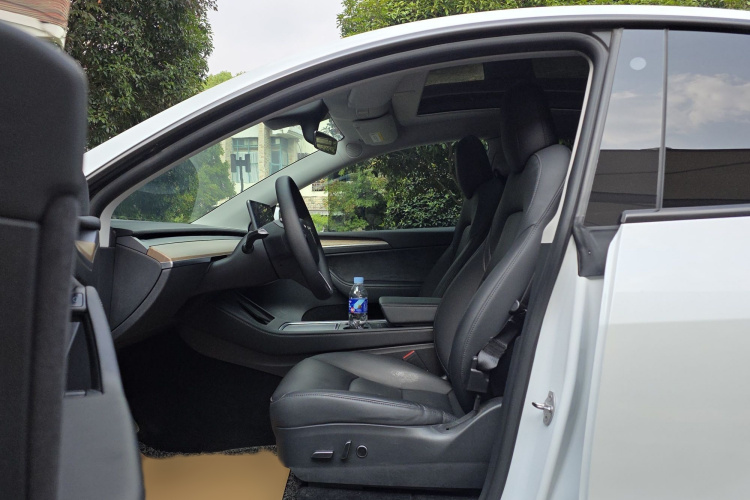 特斯拉 Model Y 2021款 长续航全轮驱动版局部细节19