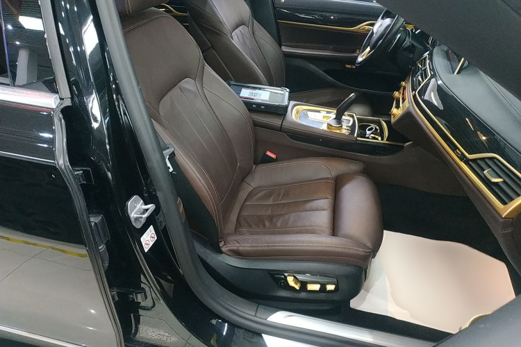 宝马7系 2018款 730Li 领先型 M运动套装局部细节41