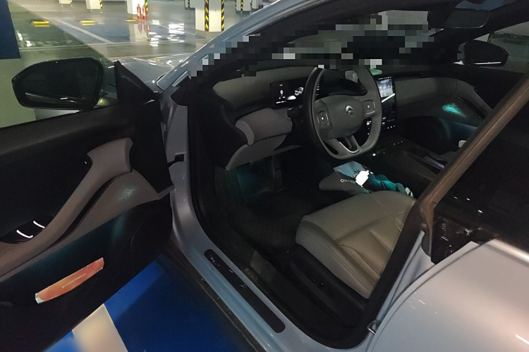 蔚来ET5 2022款 75kWh中控内饰7003