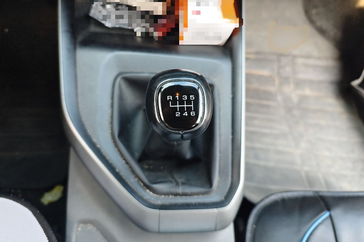 宝骏RC-5 2020款 1.5L 手动智耀精英型局部细节18