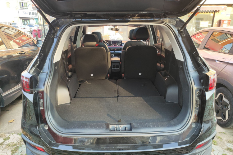 思皓X8 2021款 300T DCT尊贵智联版 6座机舱底盘23