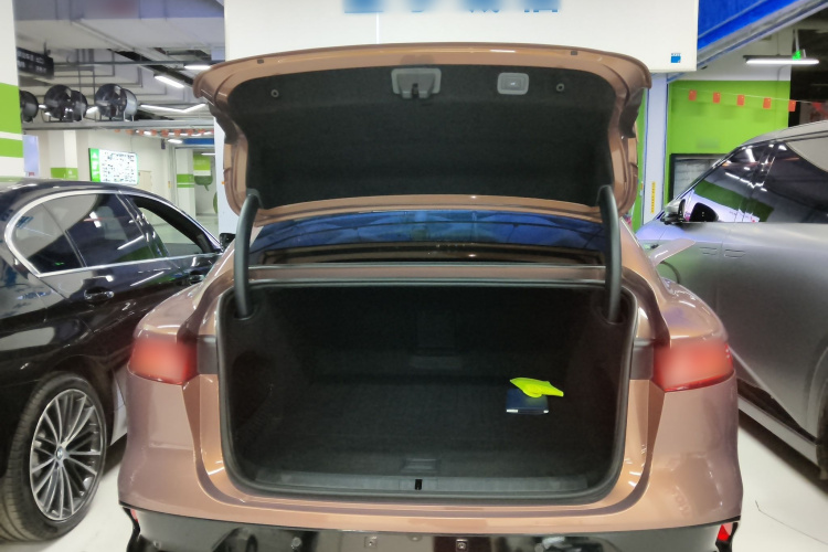 岚图汽车 岚图追光 2023款 四驱标准版机舱底盘23