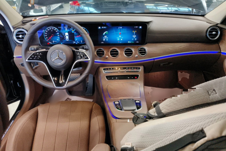 奔驰E级 2023款 改款 E 300 L 豪华型中控内饰12