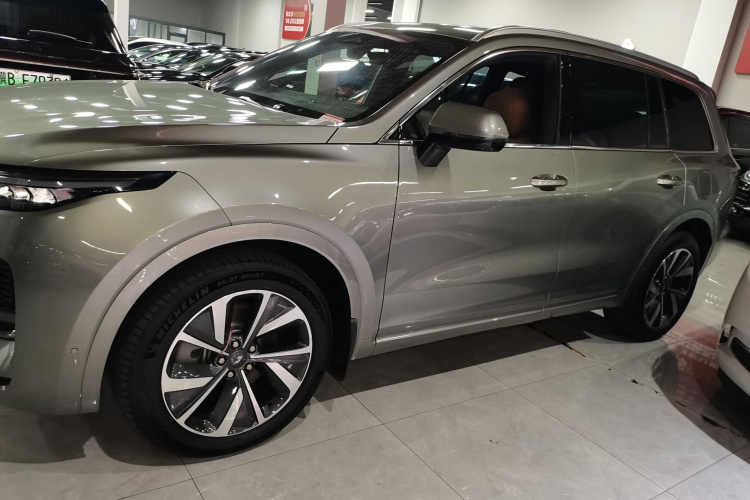 理想汽车 理想ONE 2021款 增程6座版车身外观4