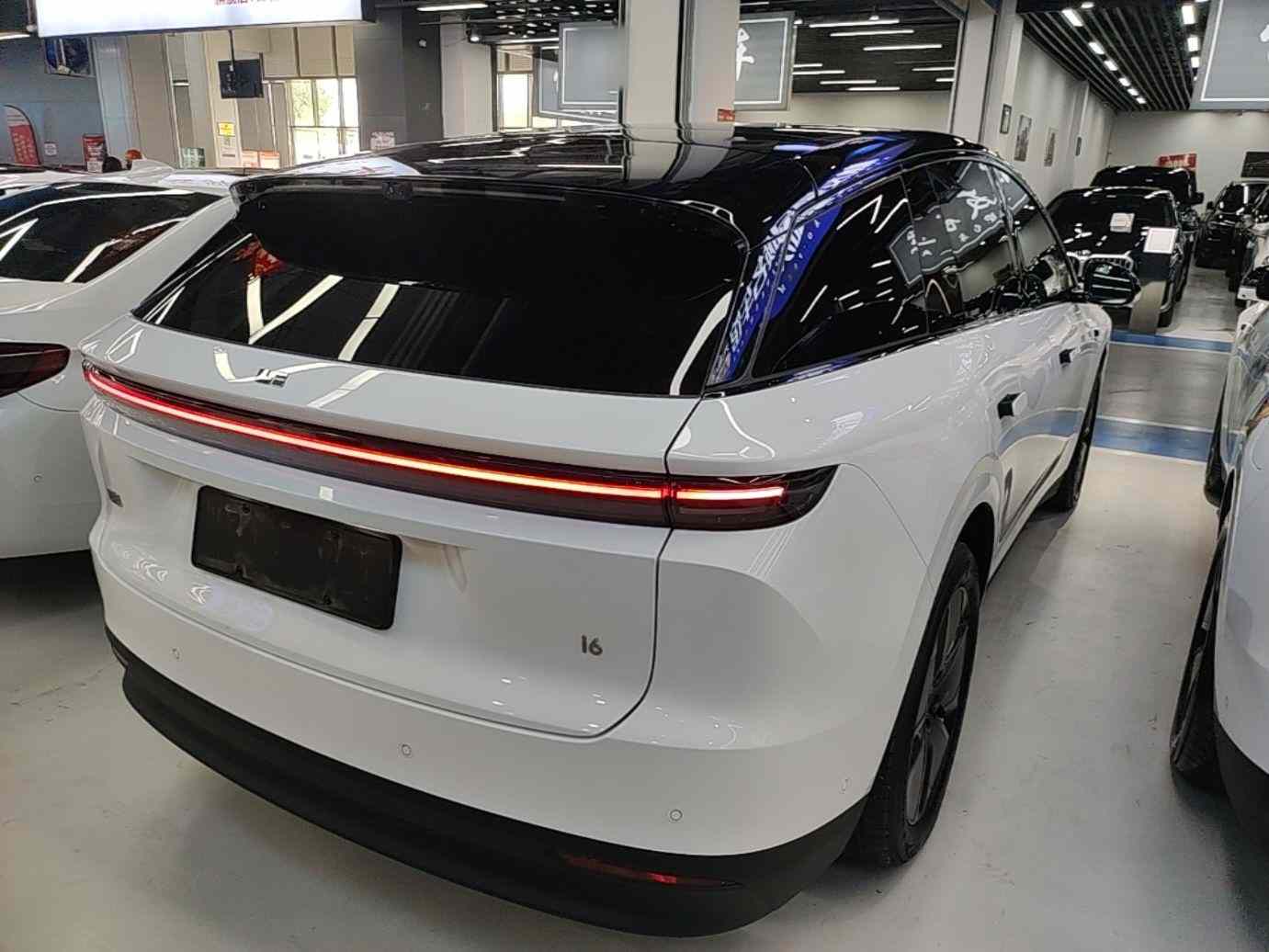 理想汽车 理想i6 2025款 两驱标准版(5)