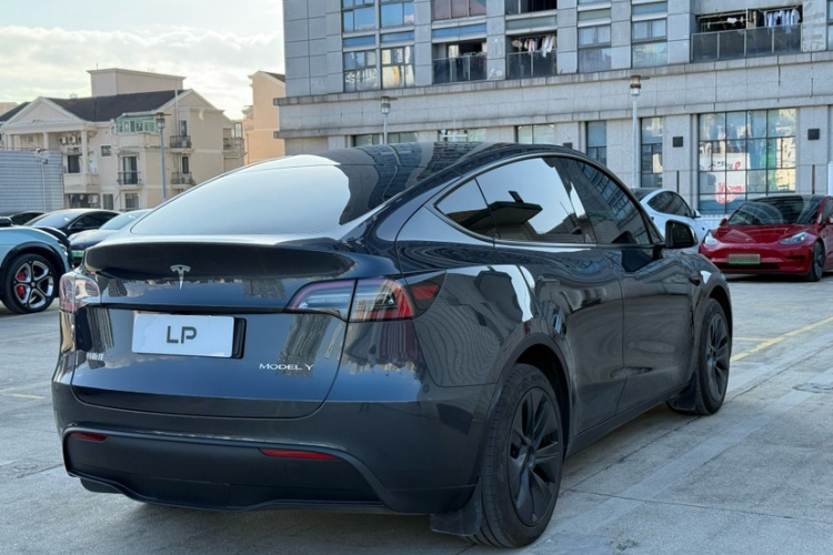 特斯拉 Model Y 2024款 后轮驱动版车身外观6004